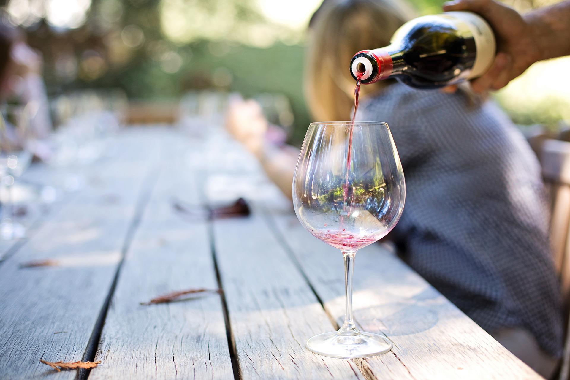 How to Taste Wine Like a Sommelier